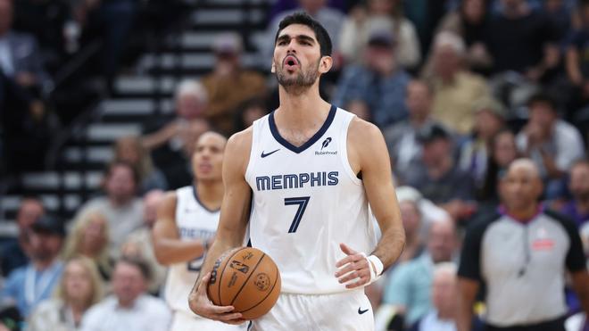 Aldama deslumbra en el debut en la NBA de los Grizzlies en esta temporada